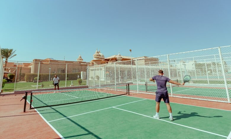 كامل أبو علي يفتتح ملاعب بيكل بول بالغردقة تشجعيا للسياحة الرياضية