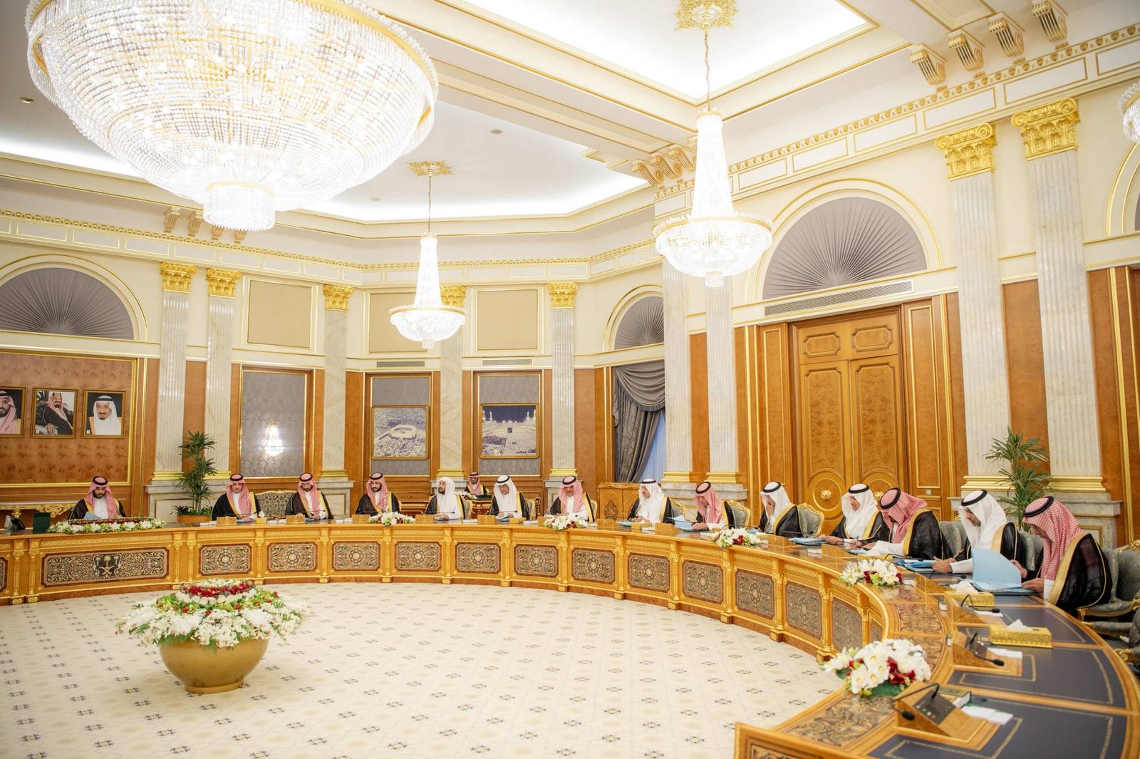 جانب من جلسة مجلس الوزراء برئاسة الأمير محمد بن سلمان في جدة الثلاثاء